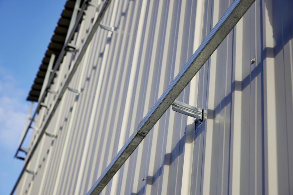 A cladding spacer system